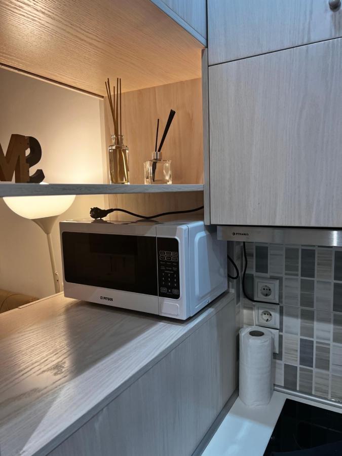 Small Budget Diamond Apartment In Agias Sofias. テッサロニキ エクステリア 写真